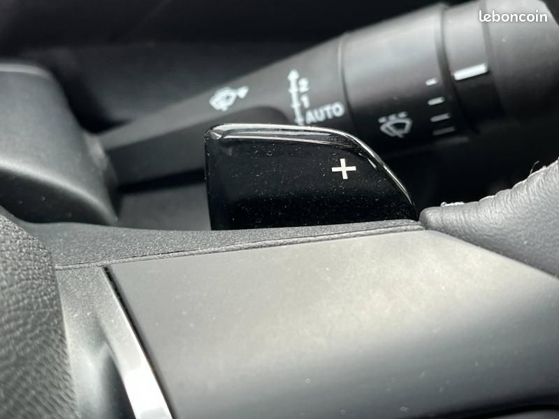 Citroen C4 Essence 130 Feel Pack EAT8 Caméra GPS CarPlay 1ère main (image 25)