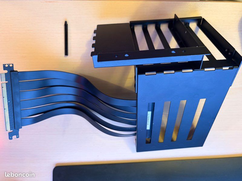 Support vertical GPU Lian Li PCIe 4.0 + câble riser PCIe 4.0 – Comme neuf (image 2)