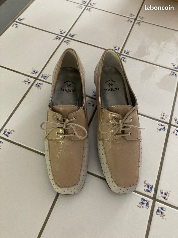 Chaussures fermées beiges (image 1)