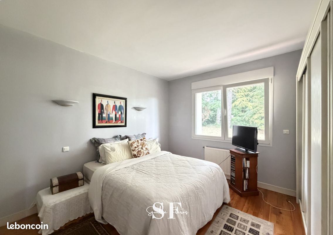 Propriété 5 pièces 230 m² (image 11)