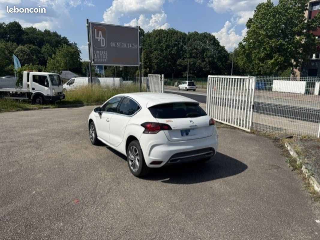 CITROEN DS4 e-HDi 115 So Chic (image 2)