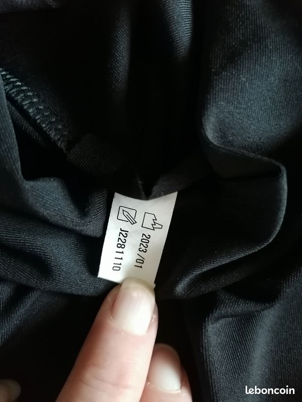 Ensemble maillot anti uv et short de bain fille, taille M. Quasi neuf (image 3)