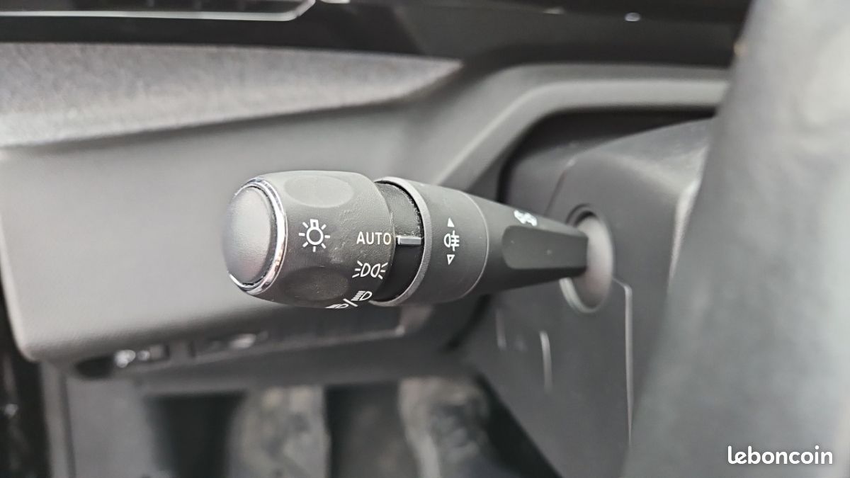 Peugeot 308 SW BLUEHDI 130CH SS EAT8 ALLURE (image 23)