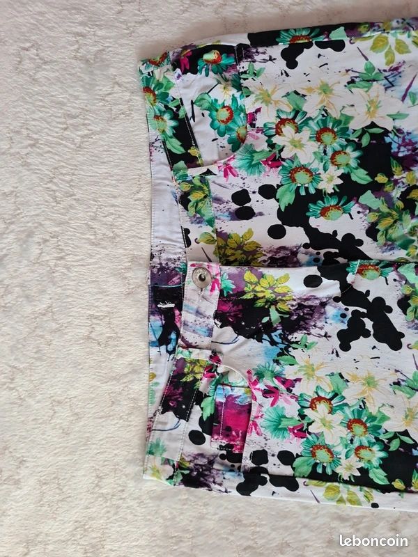 Pantalon graphique motifs fleurs taille 38 fond blanc (image 3)
