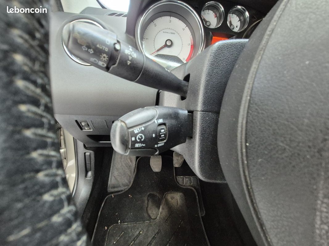 Peugeot 308 1.6 HDI 92 cv (image 14)