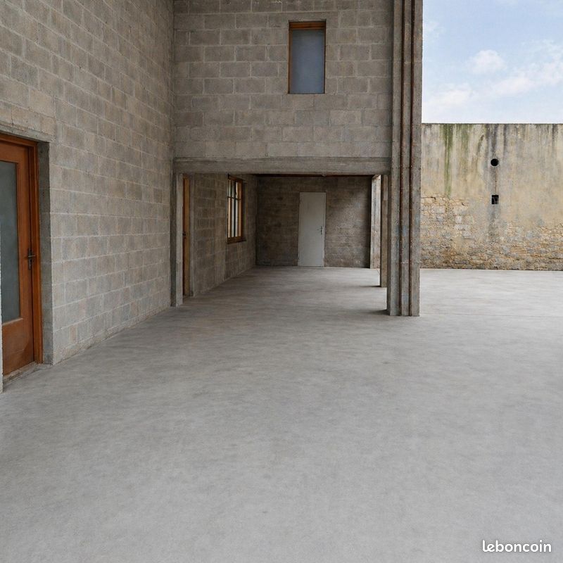 Local commercial 220 m² · à Angoulême · 220 m² · 86 000 €