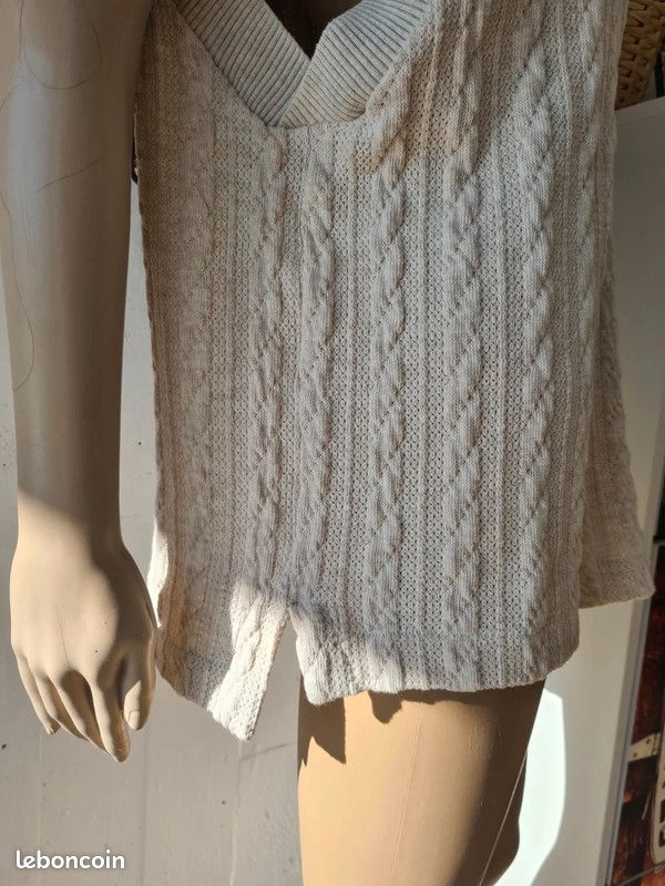 Pull long col V sans manches (image 3)