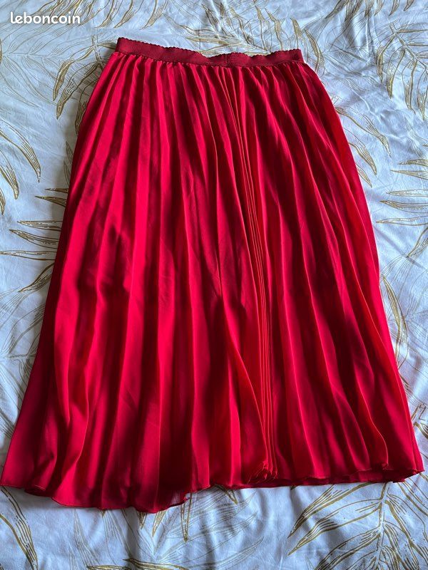 Jupe plissée rouge naf naf taille L Vêtements