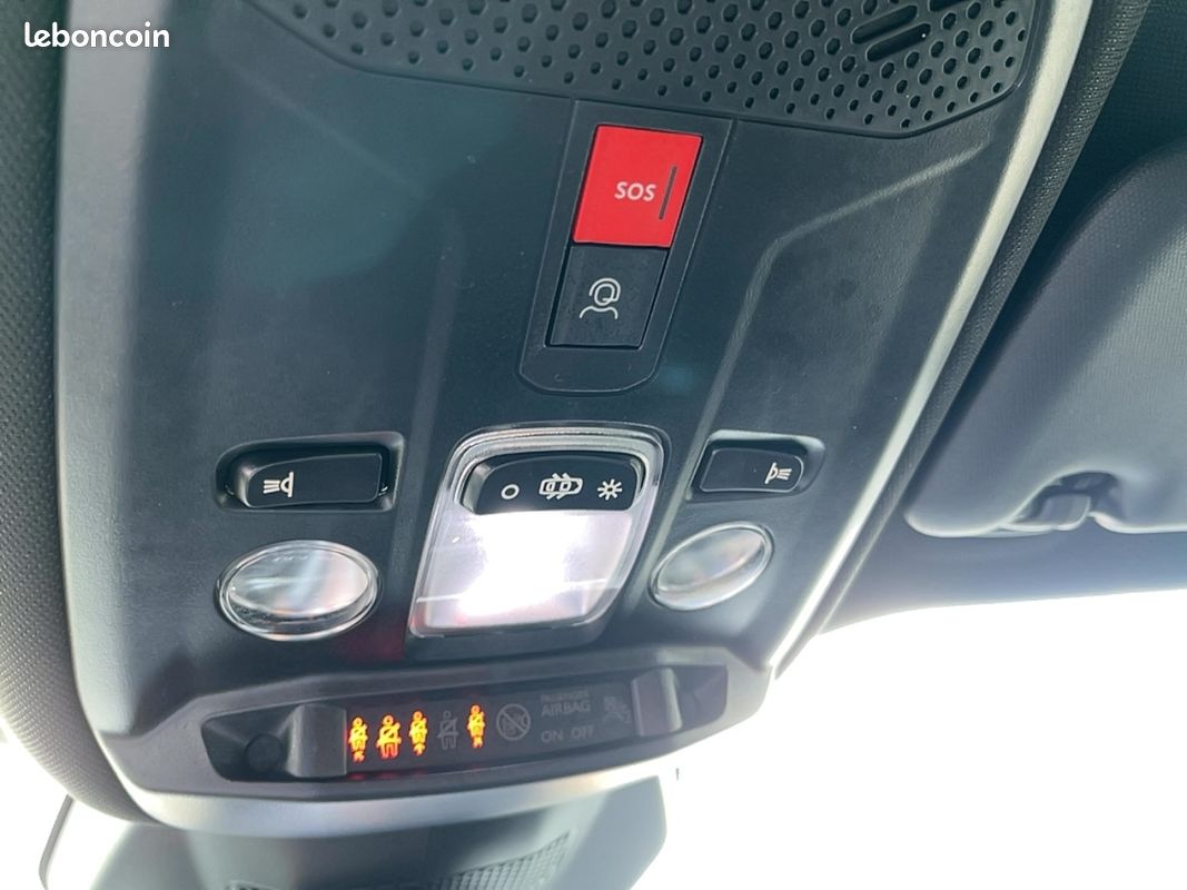 Peugeot 2008 (2) Hybrid 145 e-DCS6 ALLURE (image 21)