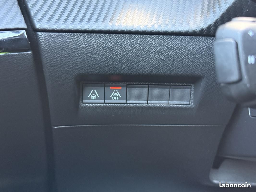 Peugeot 2008 II (2) 1.5 BLUEHDI 130 S&S GT EAT8 (image 18)