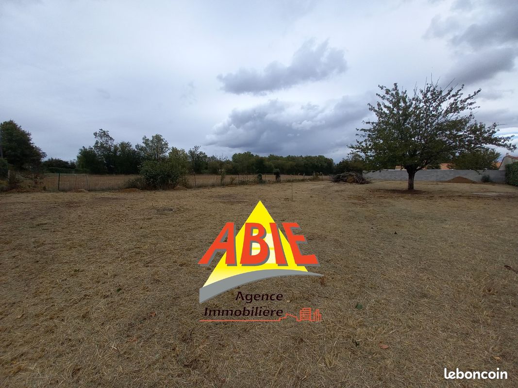 Terrain 1001 m² · à Sansais · 1 001 m² · 44 000 €