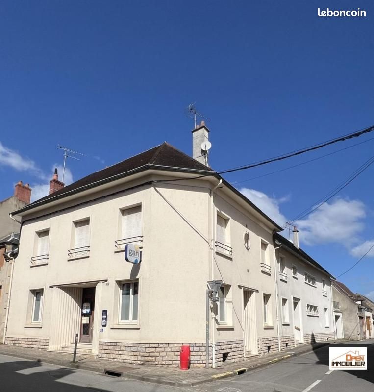 Maison 8 pièces 330 m² · à Châteaumeillant · 330 m² · 170 400 €