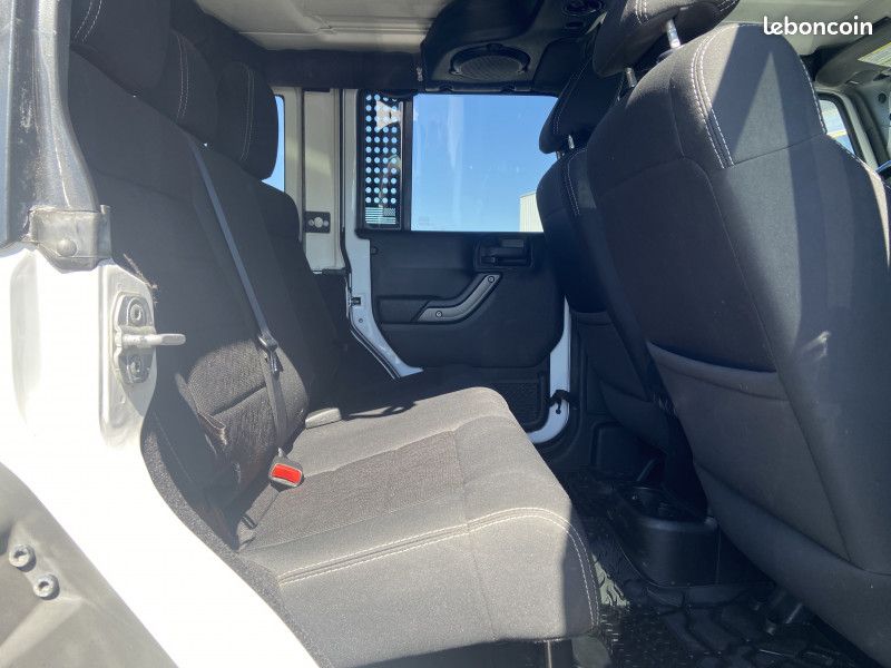 Jeep WRANGLER UNLIMITED 2.8 CRD 200CH FAP MOUNTAIN (image 16)