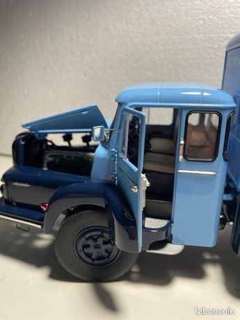 Unic Izoard ZU 122 camion fourgon Cirque Sabine Rancy