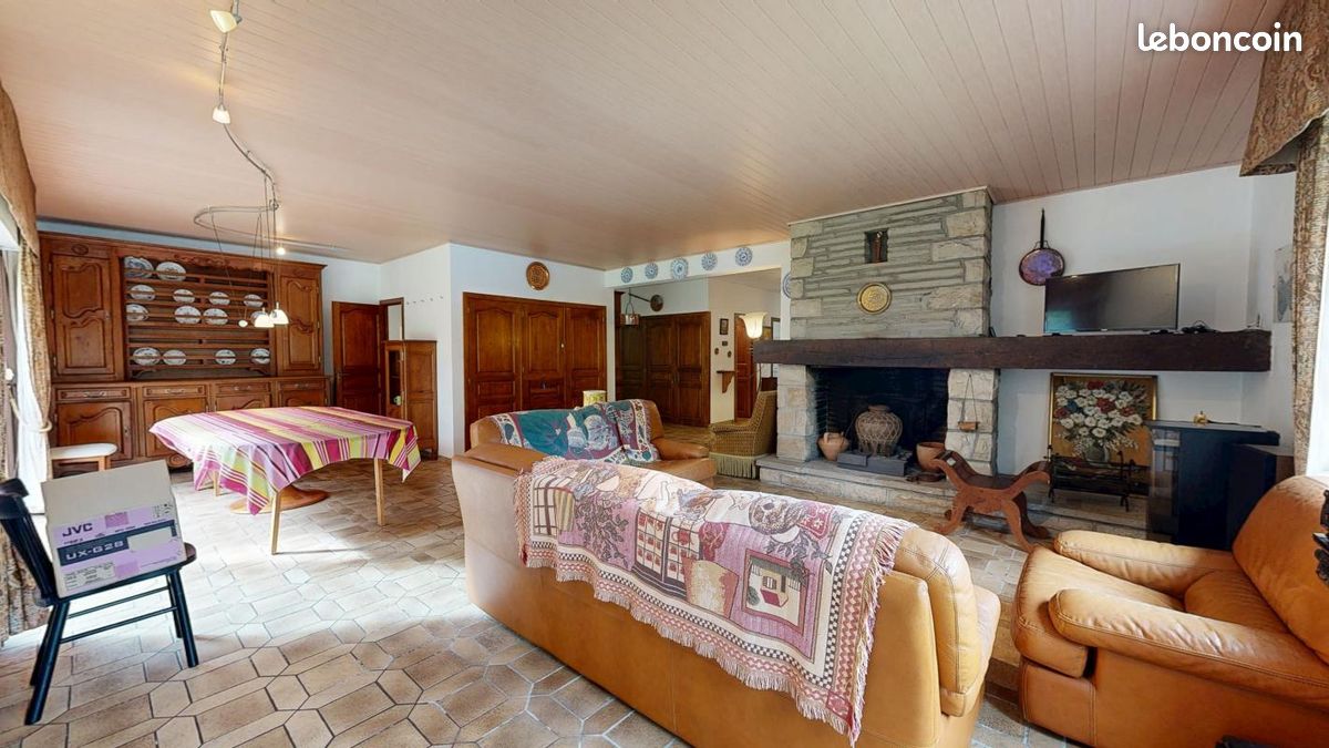 Maison 12 pièces 330 m² · à Ustaritz · 330 m² · 695 000 €