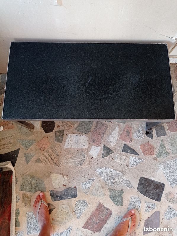 Table basse avec plateau en granit gris foncé (image 2)