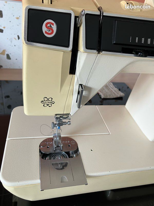 Machine à coudre SINGER bon état (image 5)