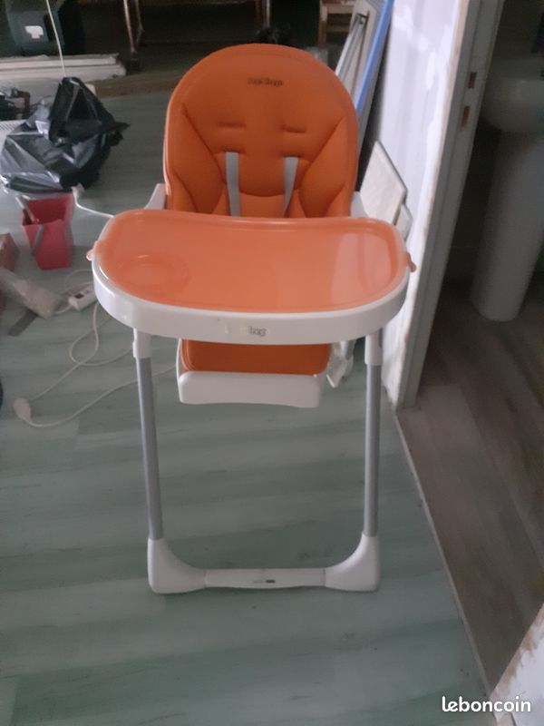 Chaise haute bébé (image 1)