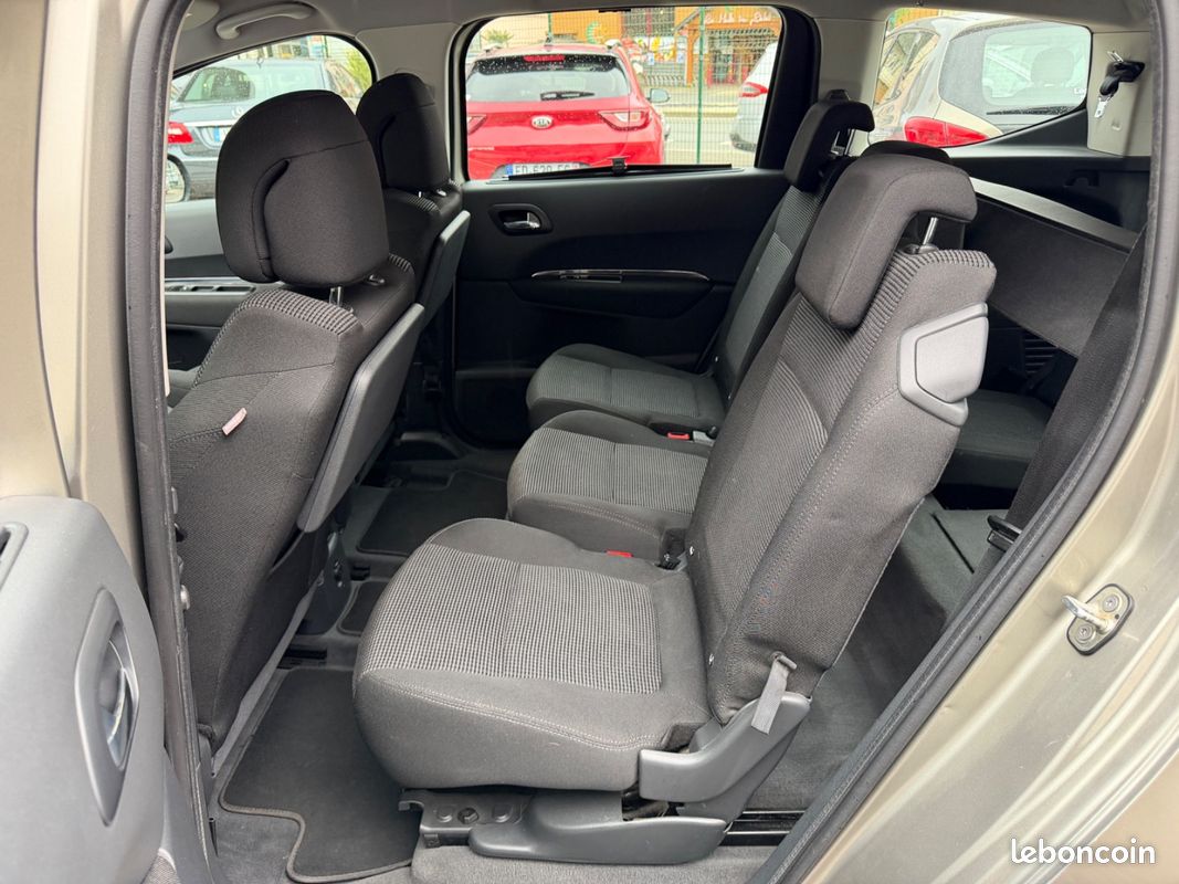 Peugeot 5008 1.6 HDI 110CH Premium Première Main (image 11)