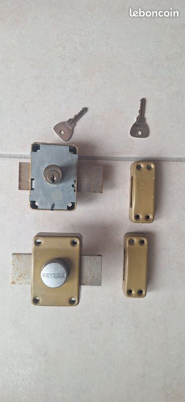 Lot de 2 Verroux identiques BRICARD 40 euros le lot (image 1)