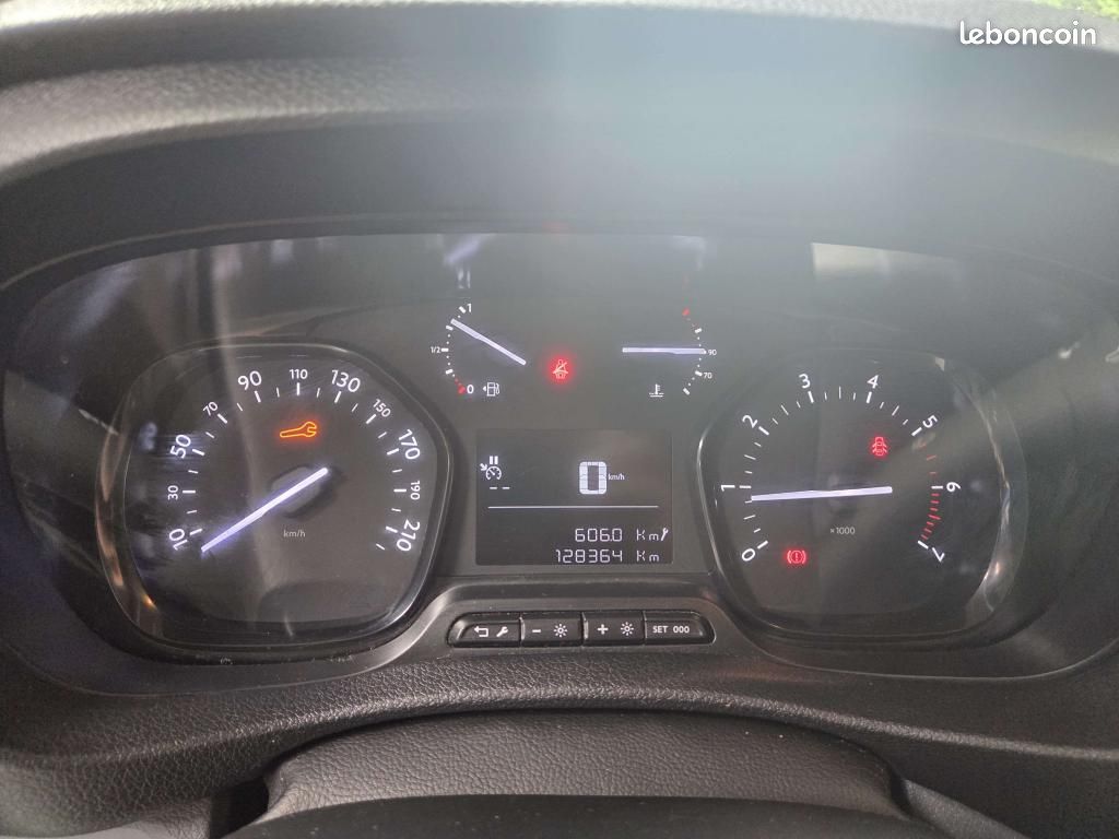 TOYOTA PROACE 1.5 120 D-4D - (RC22) Combi Long Dynamic / TVA Récupérable (image 19)