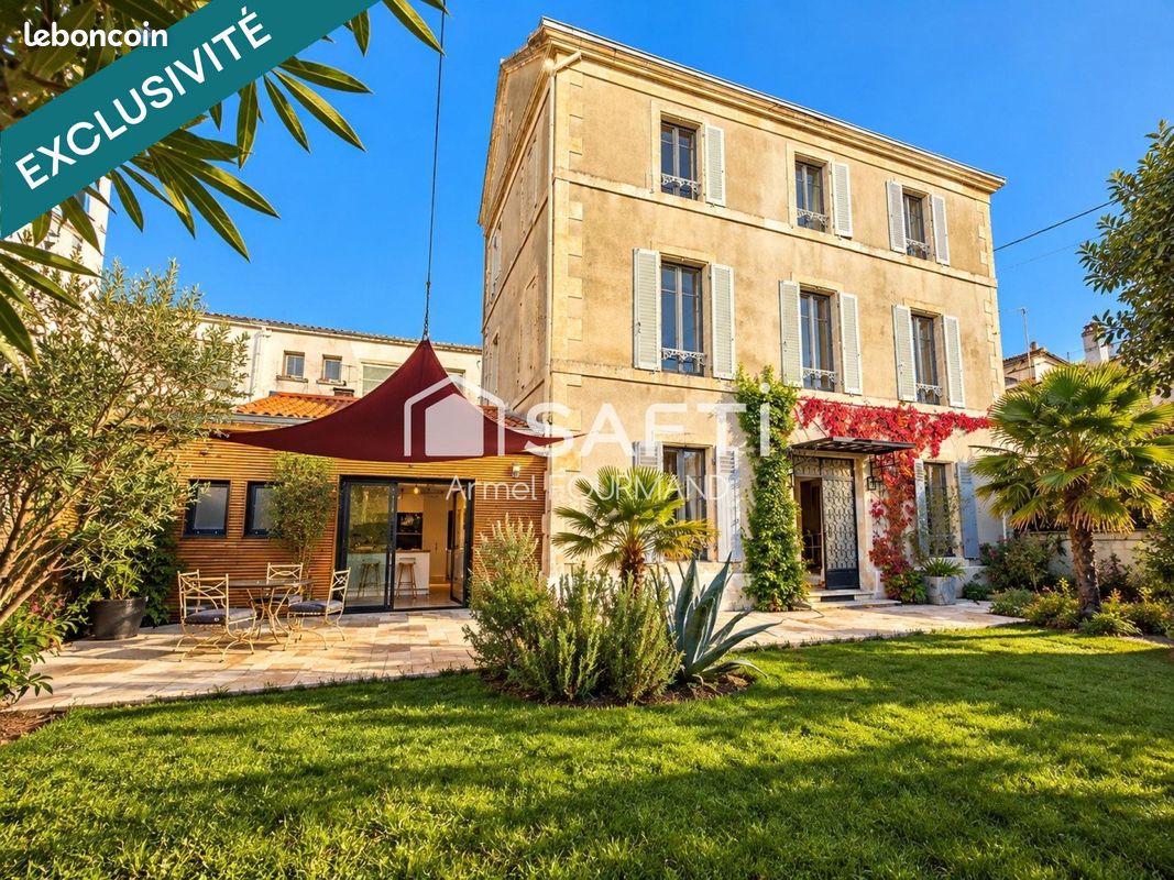 Maison 11 pièces 230 m² · à Niort · 230 m² · 589 000 €