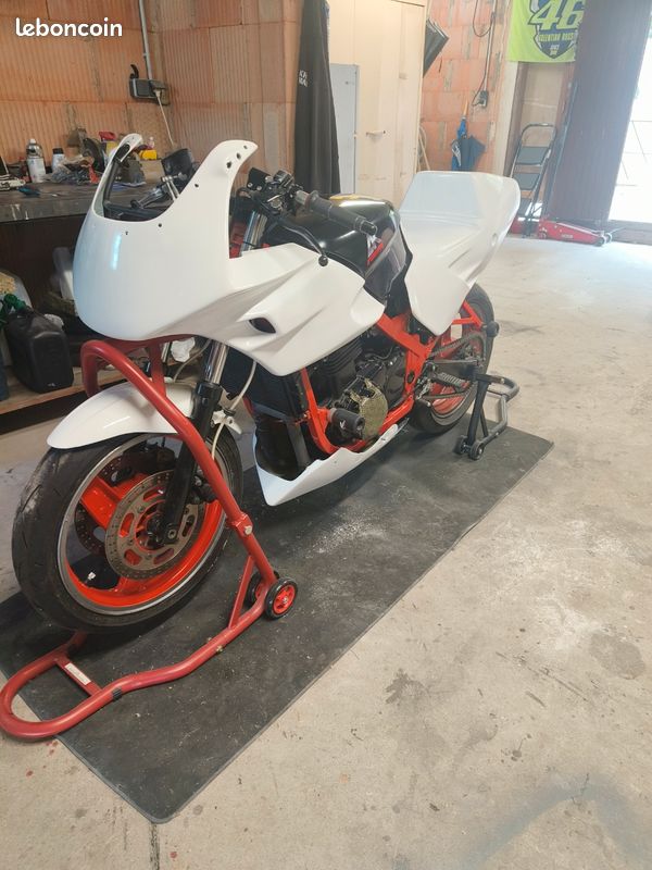 Streetfighter Yamaha Fj 1100 Cafe Racer Kawasaki Gpz 500 Piste Motos