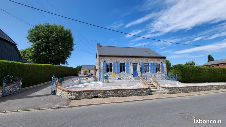 Magnifique propriété sur plus d’un hectare de terrain située à Féron