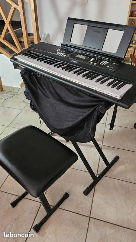 Synthétiseur Yamaha EZ-220 touches lumineuses + support + banquette + housse (image 1)