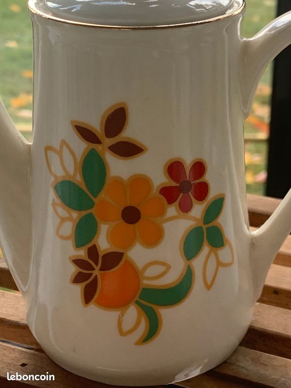dinette ancienne en porcelaine pour poupée porcelaine , guirlande de