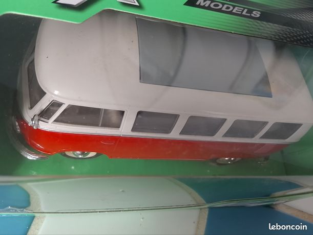 Modèle Réduit Volkswagen T1 Combi 1963 - Échelle 1:24, Rouge Et Blanc, Marque Welly