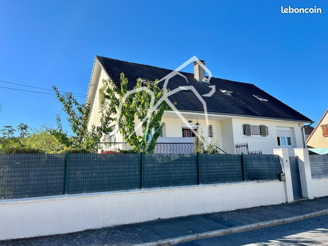 Maison 11 pièces 266 m² · à Saint-Étienne-du-Rouvray · 266 m² · 349 000 €