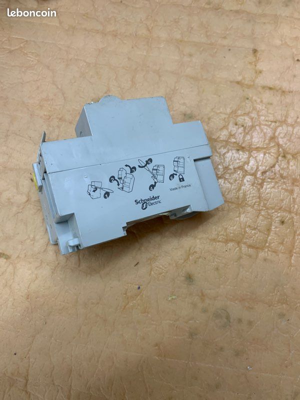 Vigi c60 300mA type ac schneider (image 3)