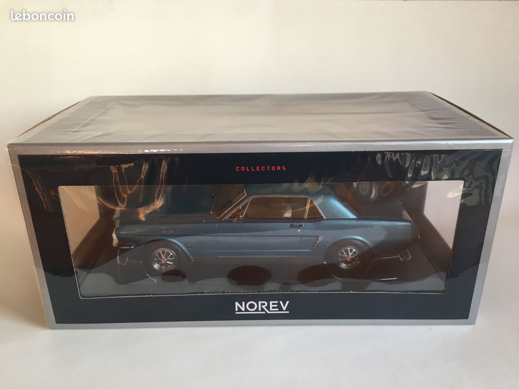 Diecast model cars Ford Mustang 2007 1/18 Norev 2007 cesam or/grey + remorque avec jet-ski