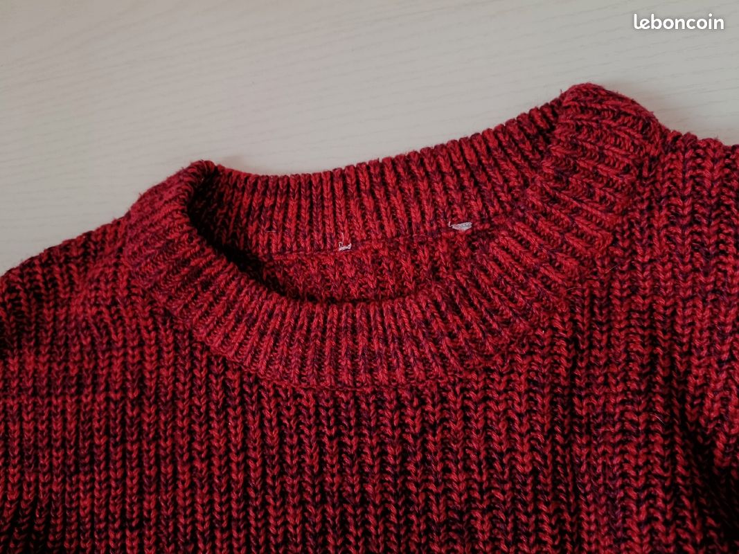 Pull en maille fuschia
Manches longues
Taille M/L
Sans marque apparente (image 2)