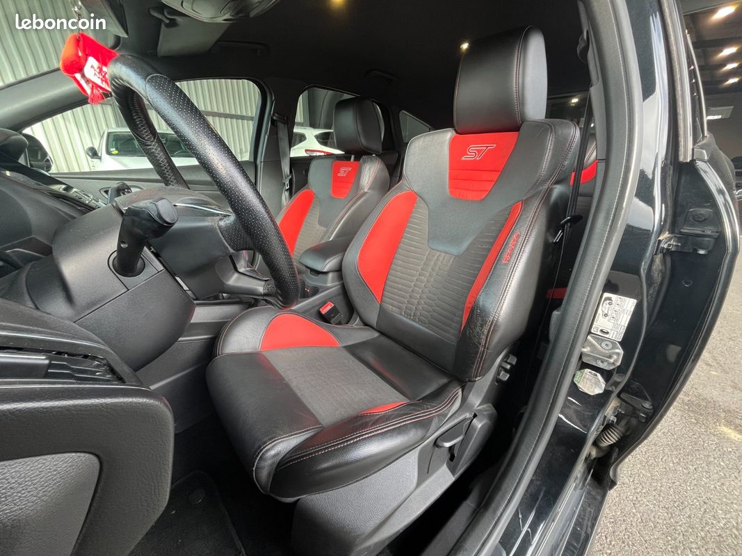 FORD FOCUS ST 2.0 SCTi 250 CV EcoBoost + SIÈGES CHAUFFANTS RECARO + BLUETOOTH + RADAR DE RECUL (image 10)