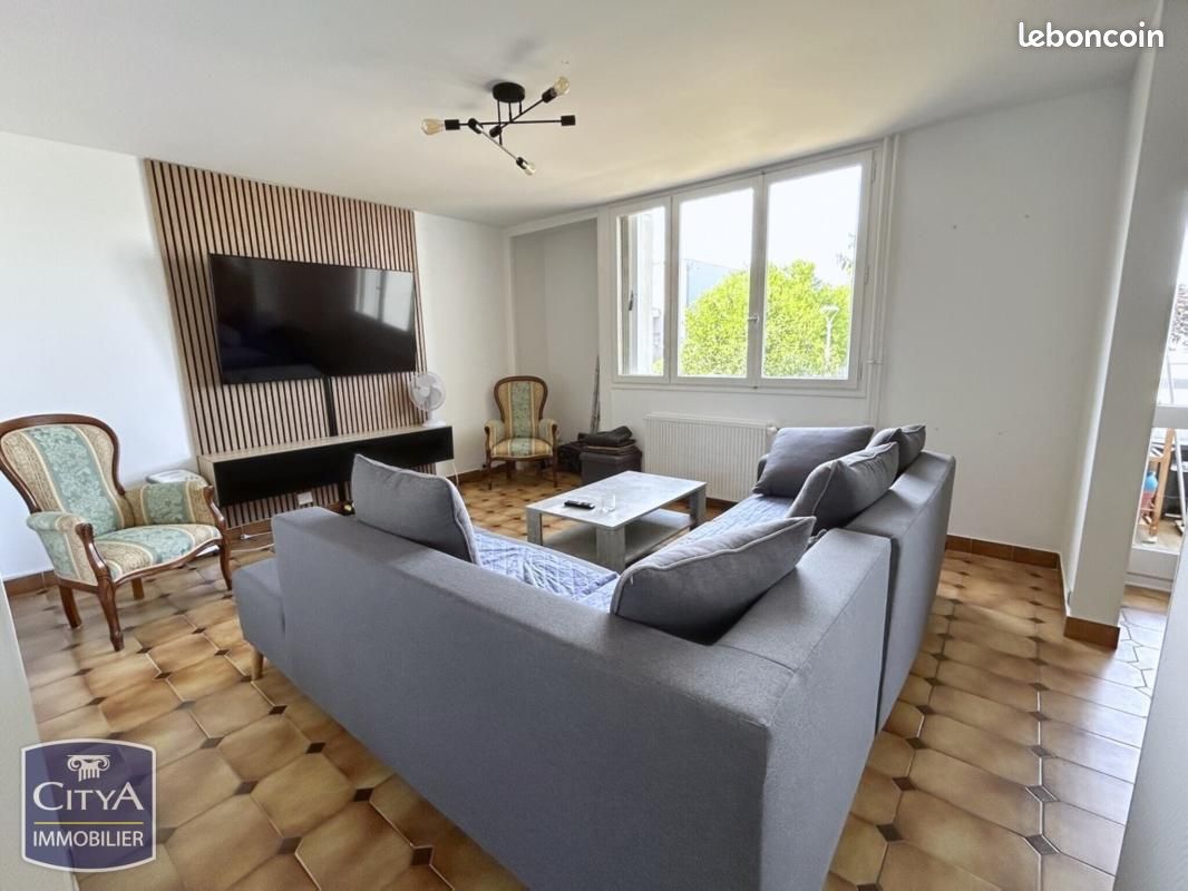 Appartement 5 pièces 98 m² · à Rive-de-Gier · 98 m² · 120 000 €