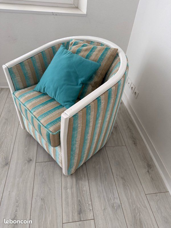 Fauteuil en tissu (image 1)