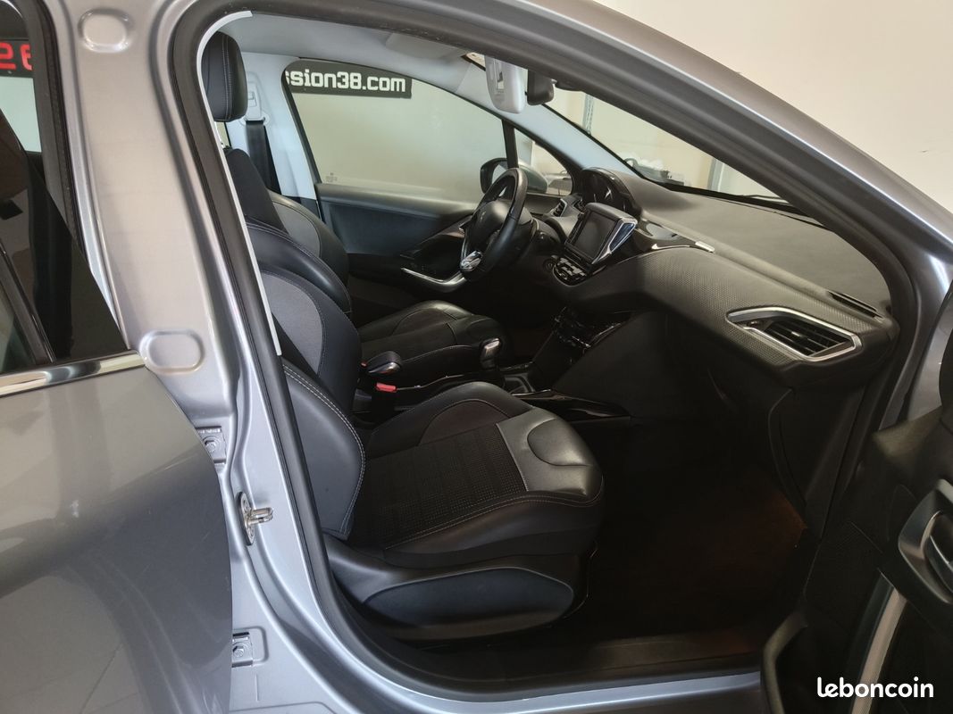 PEUGEOT 2008 1.6 BlueHDi 100ch BVM5 Allure (image 9)