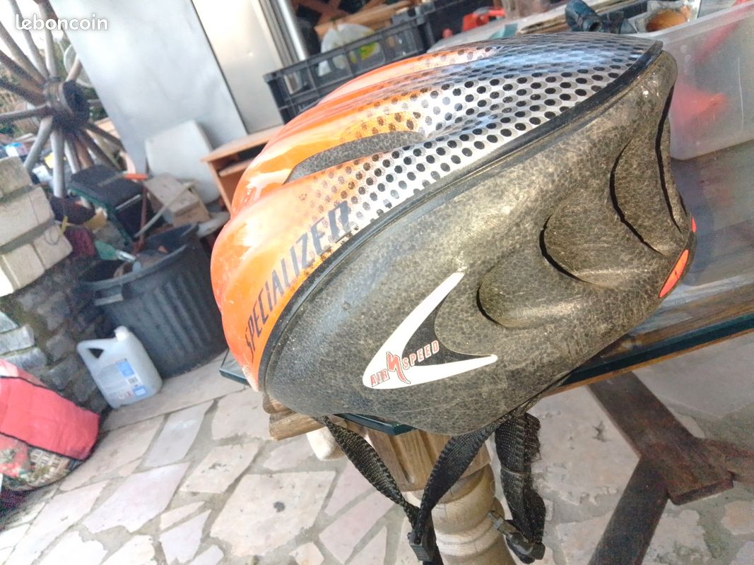 Lot de 2 casques de vélos.. (image 3)