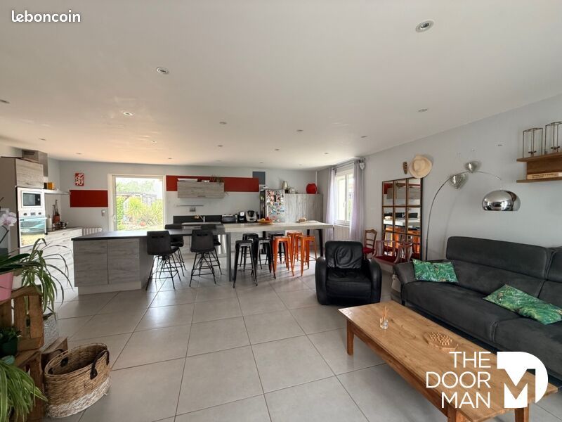 Maison 9 pièces 160 m² · à Aiffres · 160 m² · 385 000 €