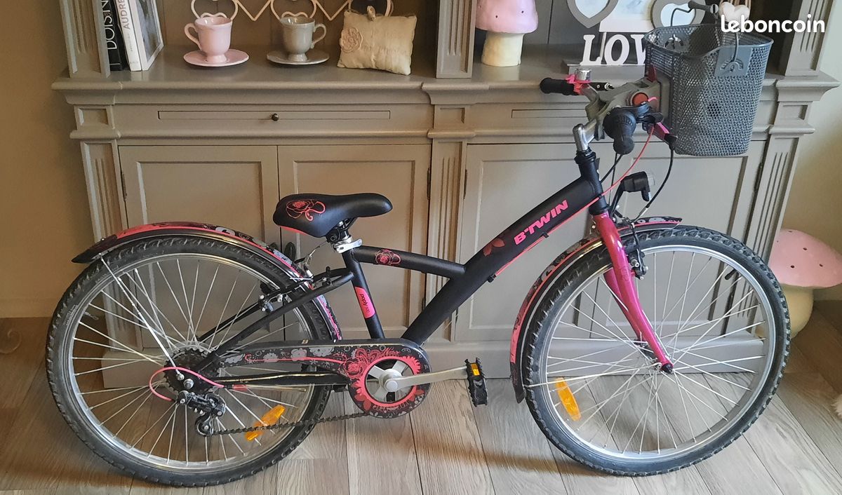 16 Pouces Velo Fille Btwin Rose Et Noir Achetez Velo 16 Pouces