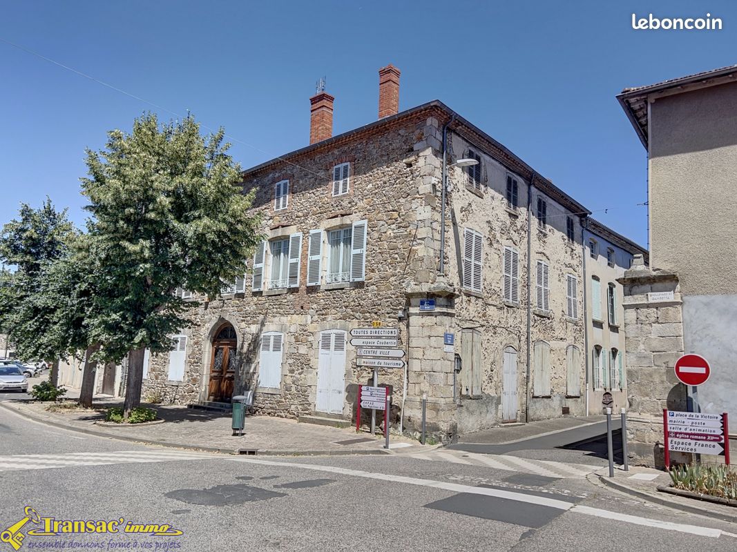 Maison 20 pièces 363 m² · à Courpière · 363 m² · 176 550 €