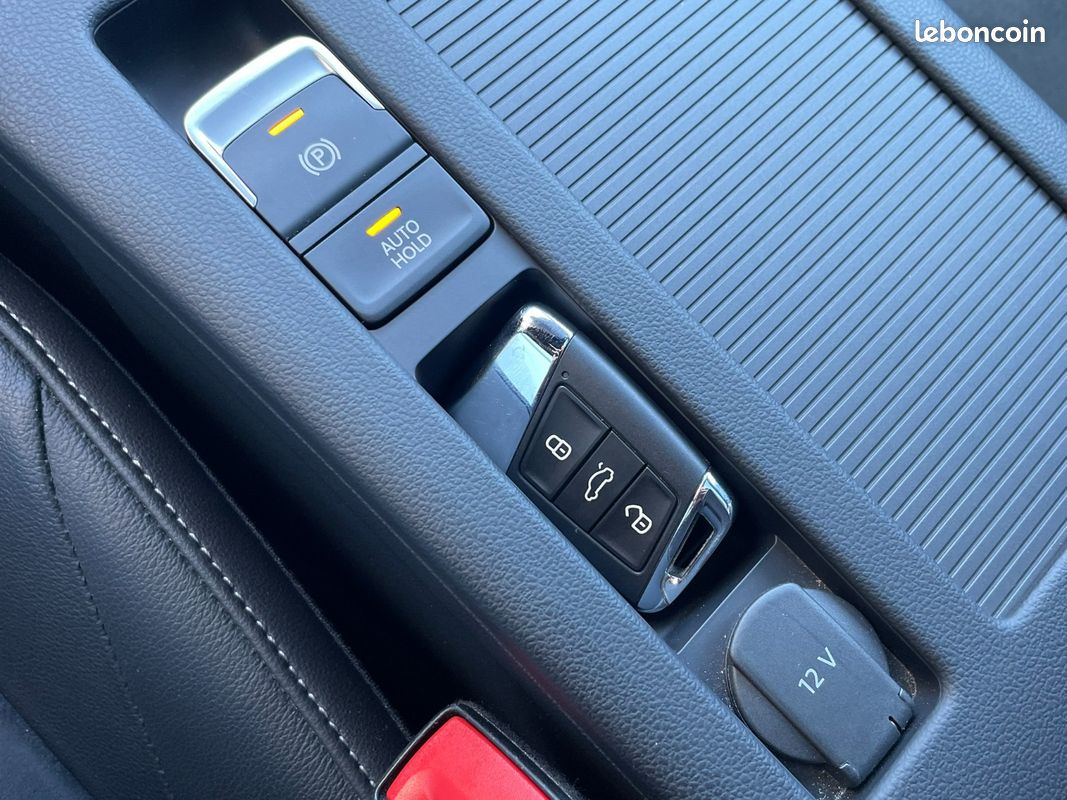 VOLKSWAGEN ARTEON SHOOTING BRAKE 2.0 TDI EVO SCR 150 DSG7 R-Line - TOIT OUVRANT - PNEUS NEUF (image 27)