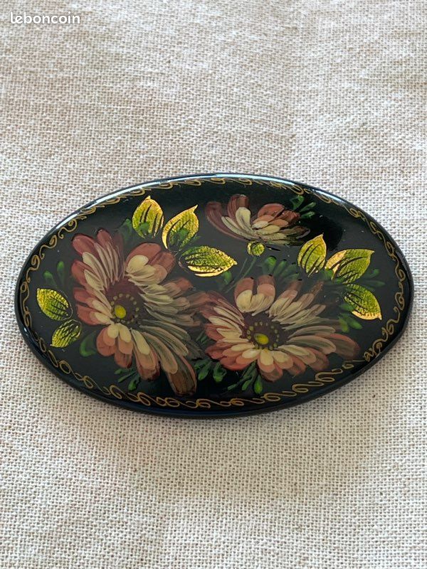 Broche Bijou Nacre Miniature laquée Fedoskino peint main Broche Bijou Nacre Miniature laquée Fedoskino peint main