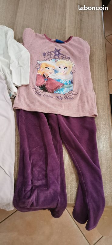 Lot de pyjamas reine des neiges 6 ans (image 4)