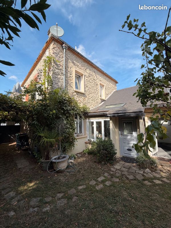 Maison 5 pièces 138 m² · à Auneau-Bleury-Saint-Symphorien · 138 m² · 260 000 €