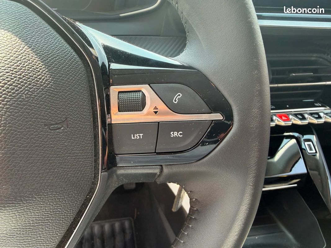 PEUGEOT 208 PureTech 100 S&S BVM6 Allure - 1ER MAIN (image 27)