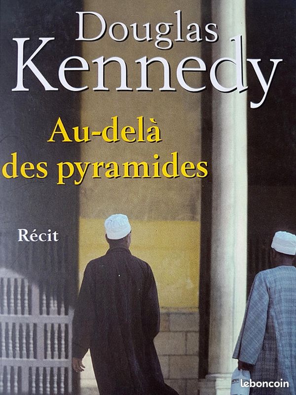 Au-delà des pyramides. Douglas Kennedy. Editions pocket (image 1)