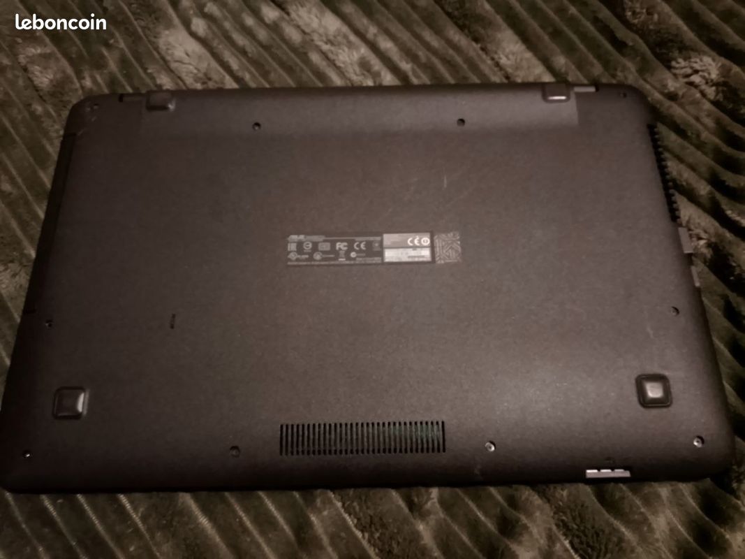 Vends ordinateur Lenovo noir pour pièces - Ordinateurs